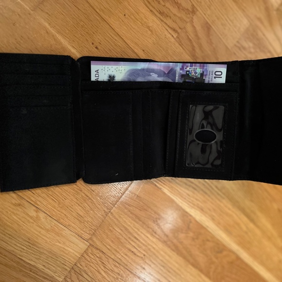 Liz Claiborne Black Wallet - Picture 6 of 9